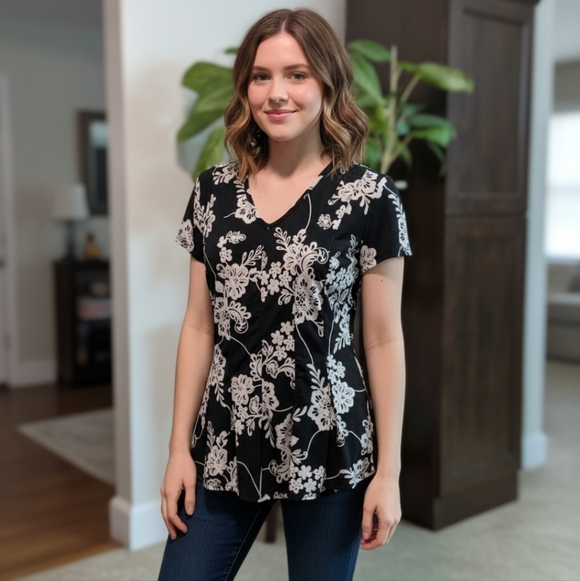 Sami & Jo Tops - Sami & Jo Monochrome Floral Short Sleeve Top